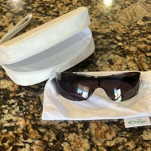 Oakley sunglasses. Model: Dart (05-664).